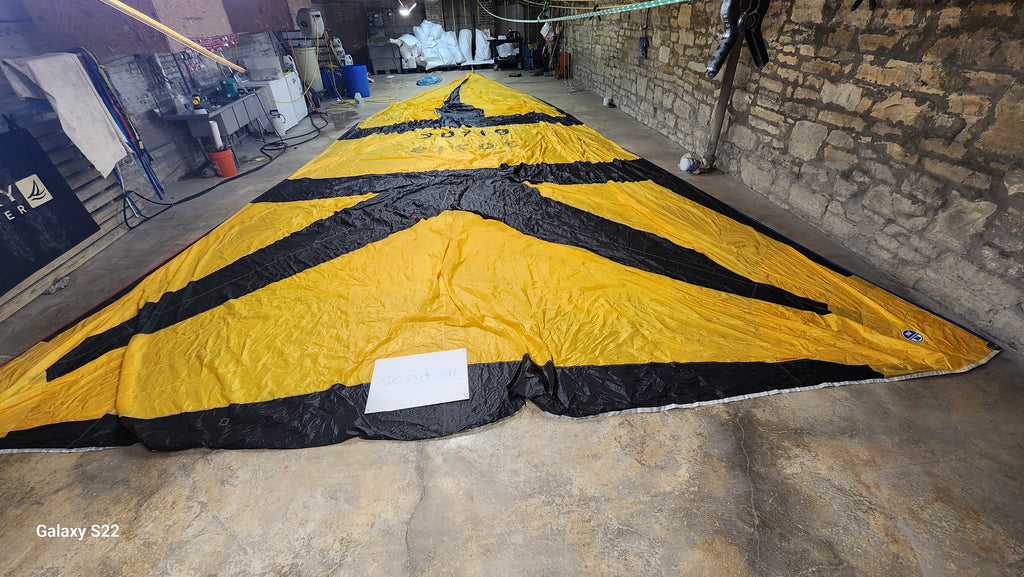 Symmetrical Spinnaker by North Sails in Good Condition 46.7' SLU