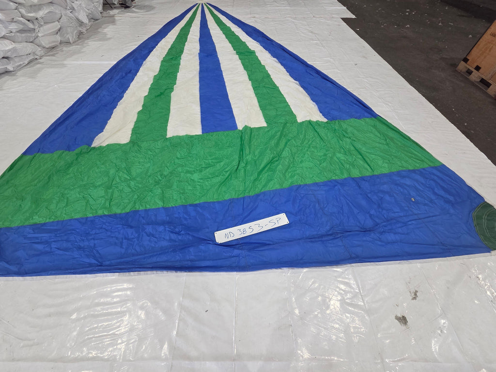 Asymmetrical Spinnaker in Good Condition 30' SLU